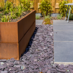 211481 Ceramiton 80x80x3 cm Dark slate, 211671 Plantenbak Boxline lang deel 1,5x200x900 mm Corten, 211672 Plantenbak Boxline grote hoek 1,5x200x(475x675) mm Corten